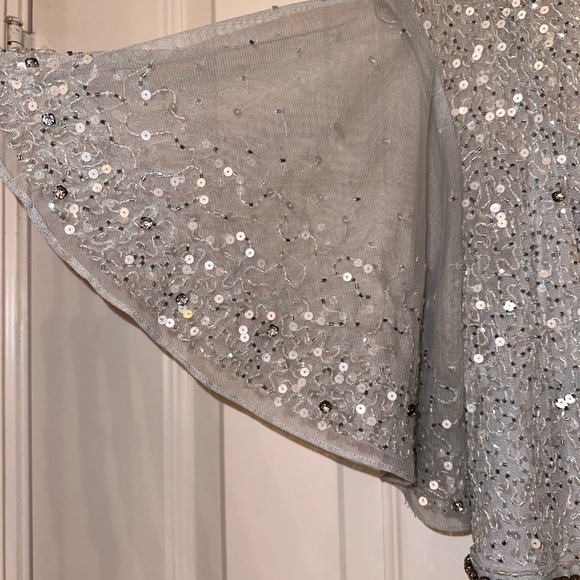 Mac Duggal Flounce Sleeve, Tea Length Women’s Dress size 8, with Sequins - Picture 4 of 14